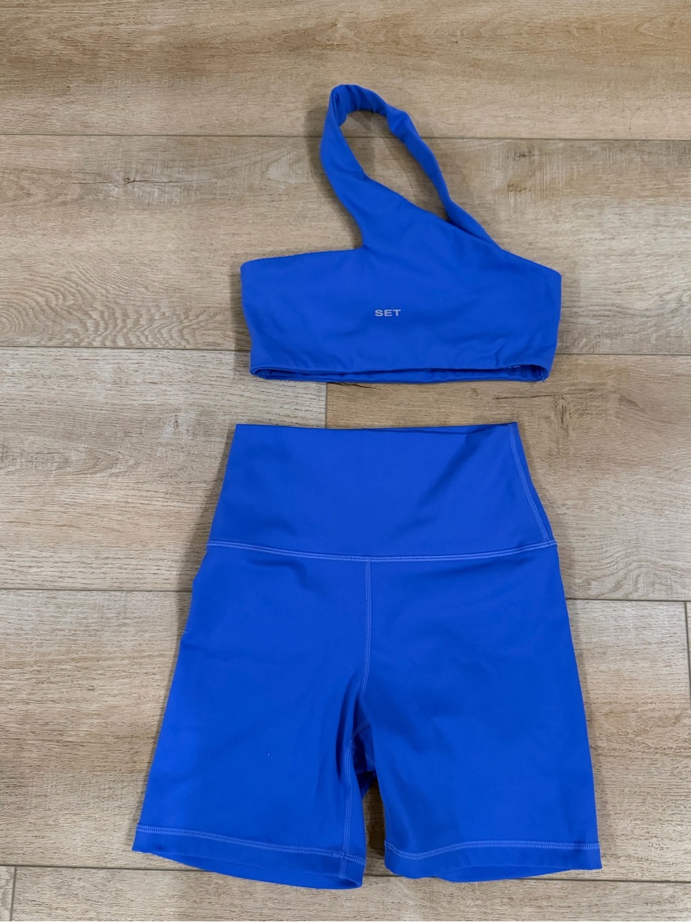 SET Active blue top and short